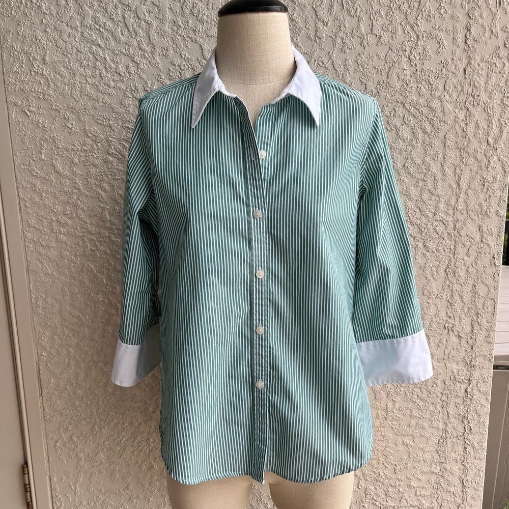Liz Claiborne Striped Button Down Shirt w/ 3/4 Sleeves- Green & White- sz Medium